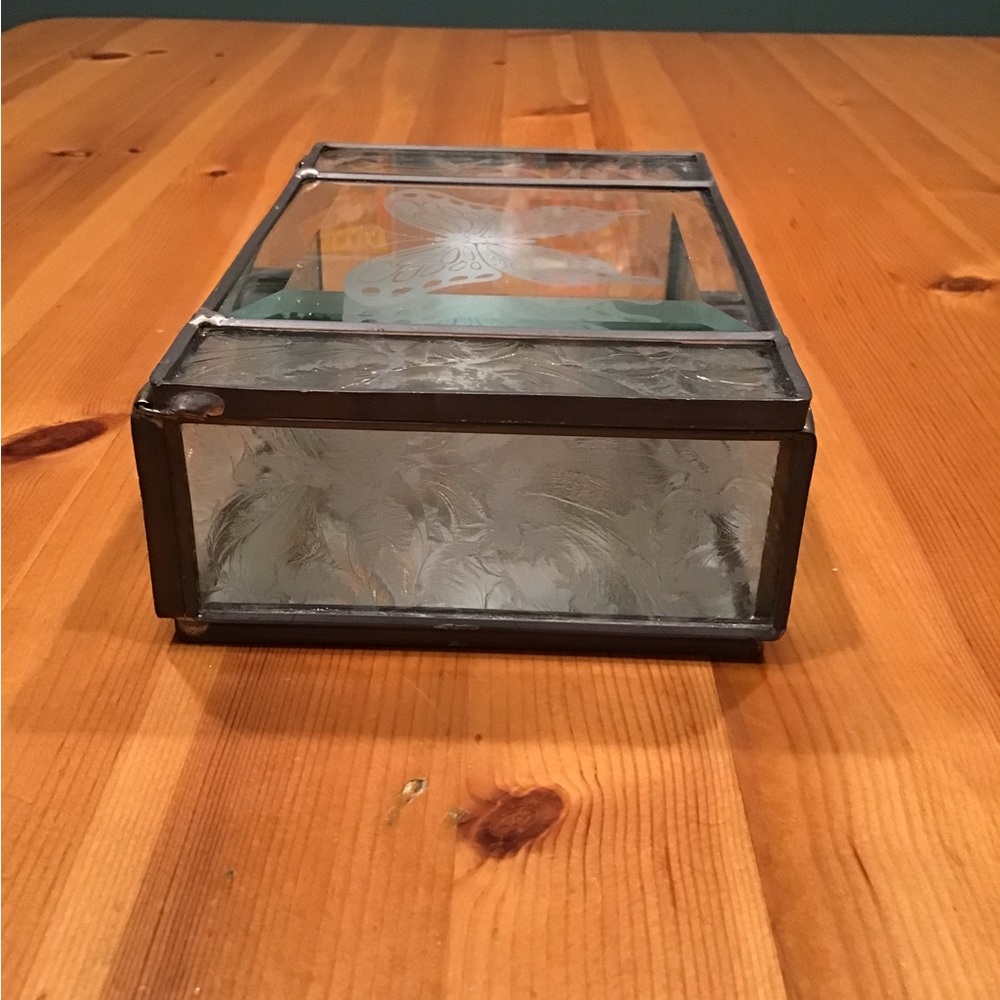 VINTAGE BEVELED GLASS BUTTERFLY JEWELRY TRINKET TREASURE BOX MIRRORED - Picture 12 of 14